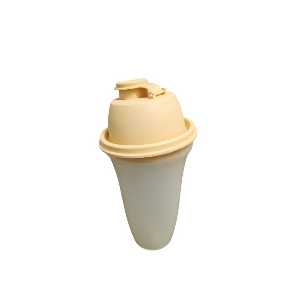 Vintage Tupperware Shaker Cup With Lid Cream Yellow & Clear